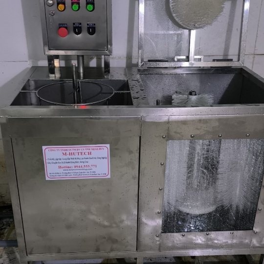 Máy rửa bình 02